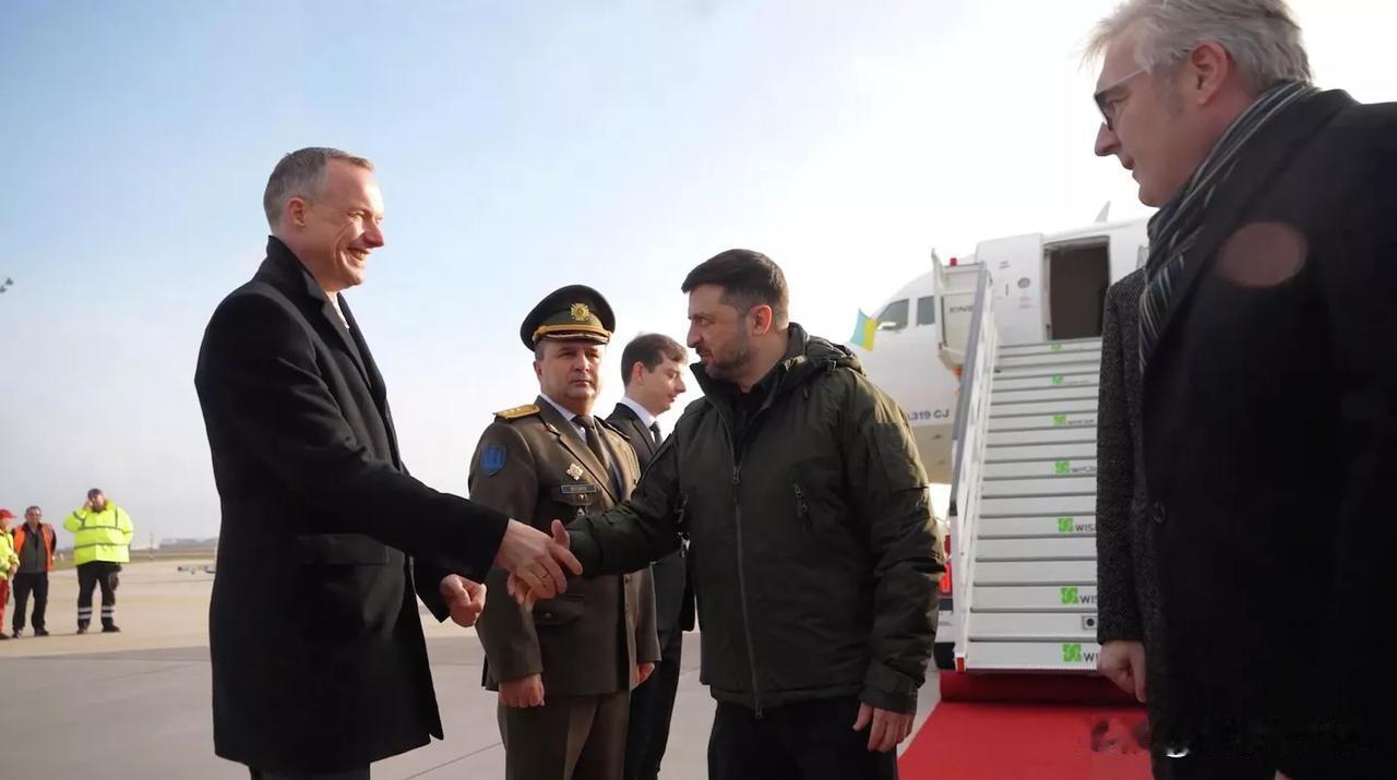 【最新消息：泽连斯基抵达德国柏林，并将与美国代表团会面】
柏林时间爱你2025年