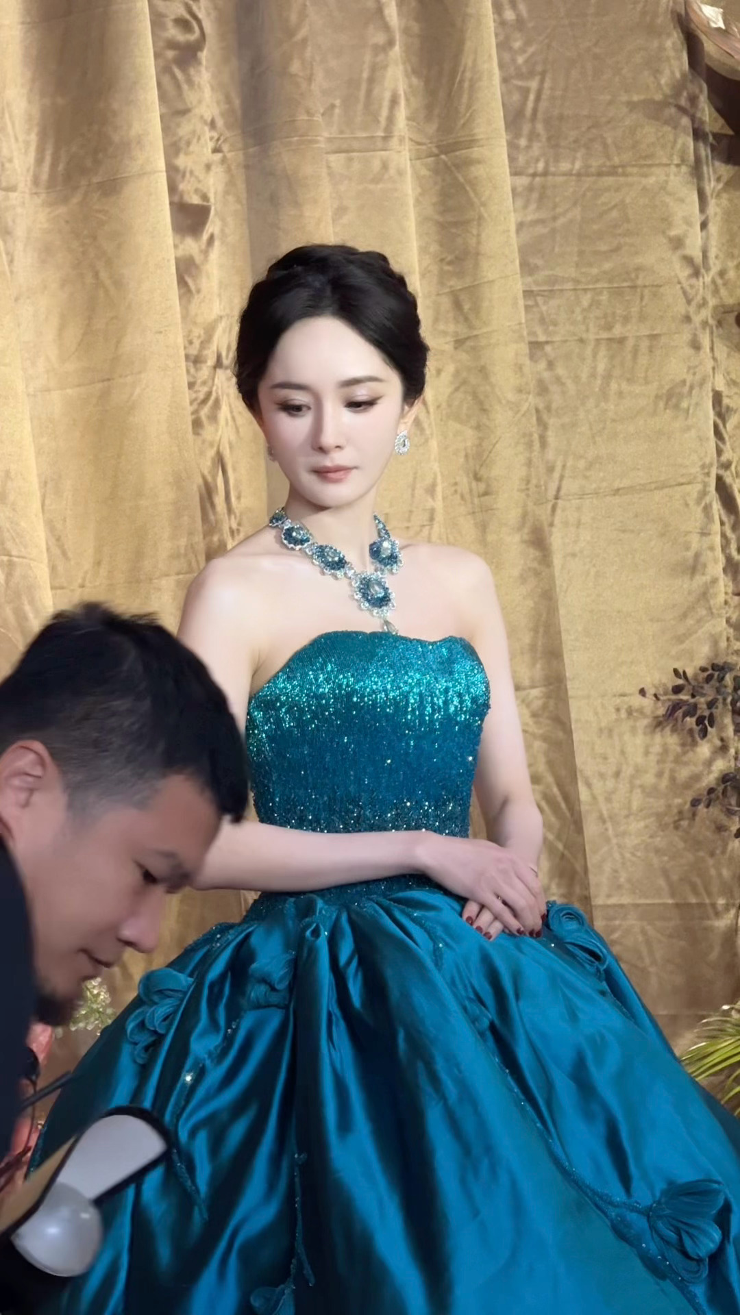 幂今天真的美丽动人[期待]微博视界大会 📷微博视界大会红毯 ​​​