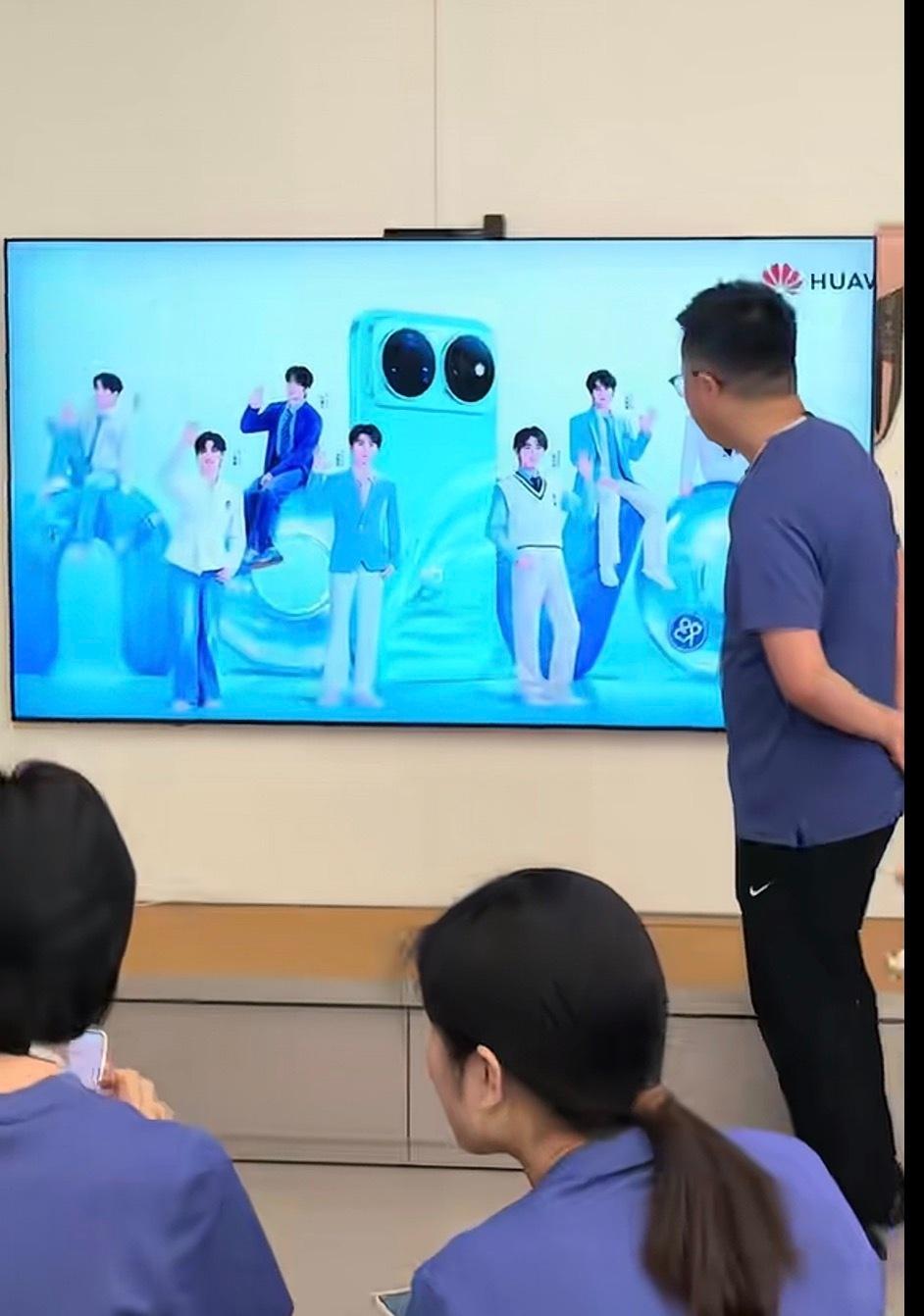 哈哈哈哈哈哈哈哈哈哈哈哈，卖个产品 把自家代言人都认齐了确实有点难度哈～说实话他