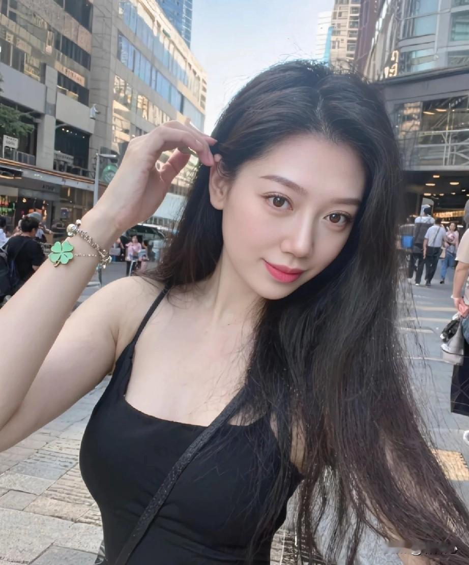 84年鼠
到了拍背影的年纪，转过身没给80后丢脸吧？