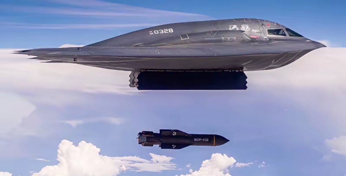 美国中央司令部宣布，B‑2 战略轰炸机使用 GBU‑57A/B 航弹，对伊朗霍尔