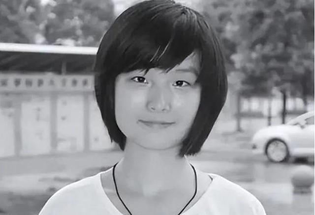 1999年湖北687分文科女状元戴柳，被父亲偷改志愿错失北大
 
戴柳出生于湖北