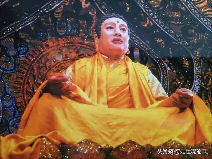 看到这个墓碑，深表震惊，此前知道在《西游记》中出演如来佛祖的朱龙广于2025.8