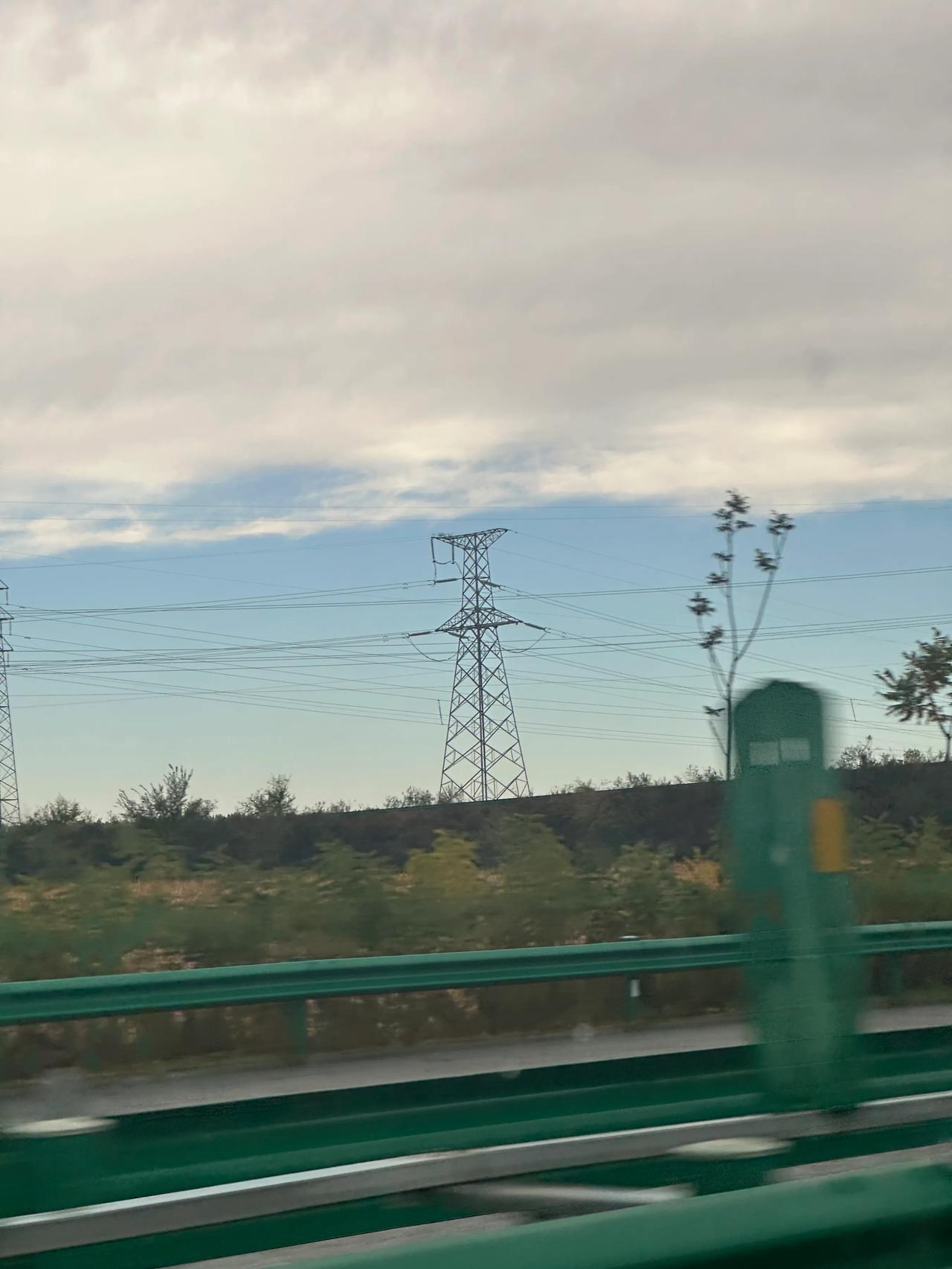  第一次从东北自驾回北京，经过承德，准备在这里住一夜。只知道这里的避暑山庄很有名