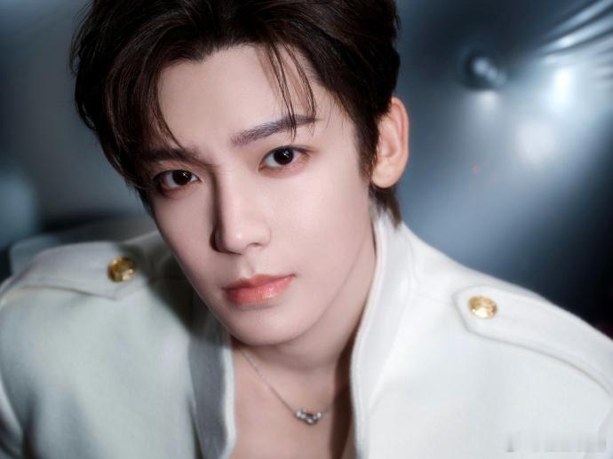 侯明昊十一月行程图 十一月的日程表已加载完毕！侯明昊带着满档行程如约而至，每一段