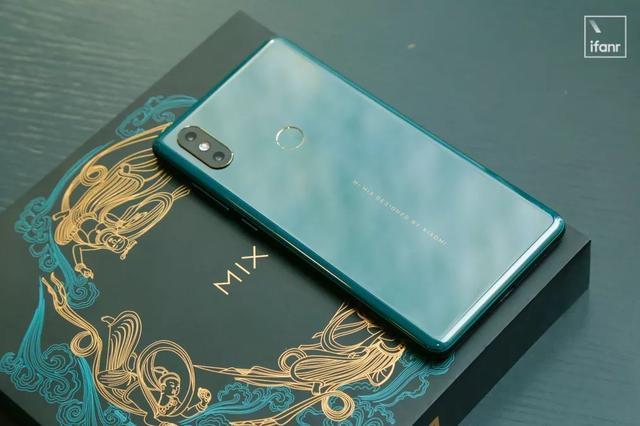 小米SU7靛石绿小米靛石绿被小米定义为“豪华隐藏配色”，等了这么久终于亮相了这个