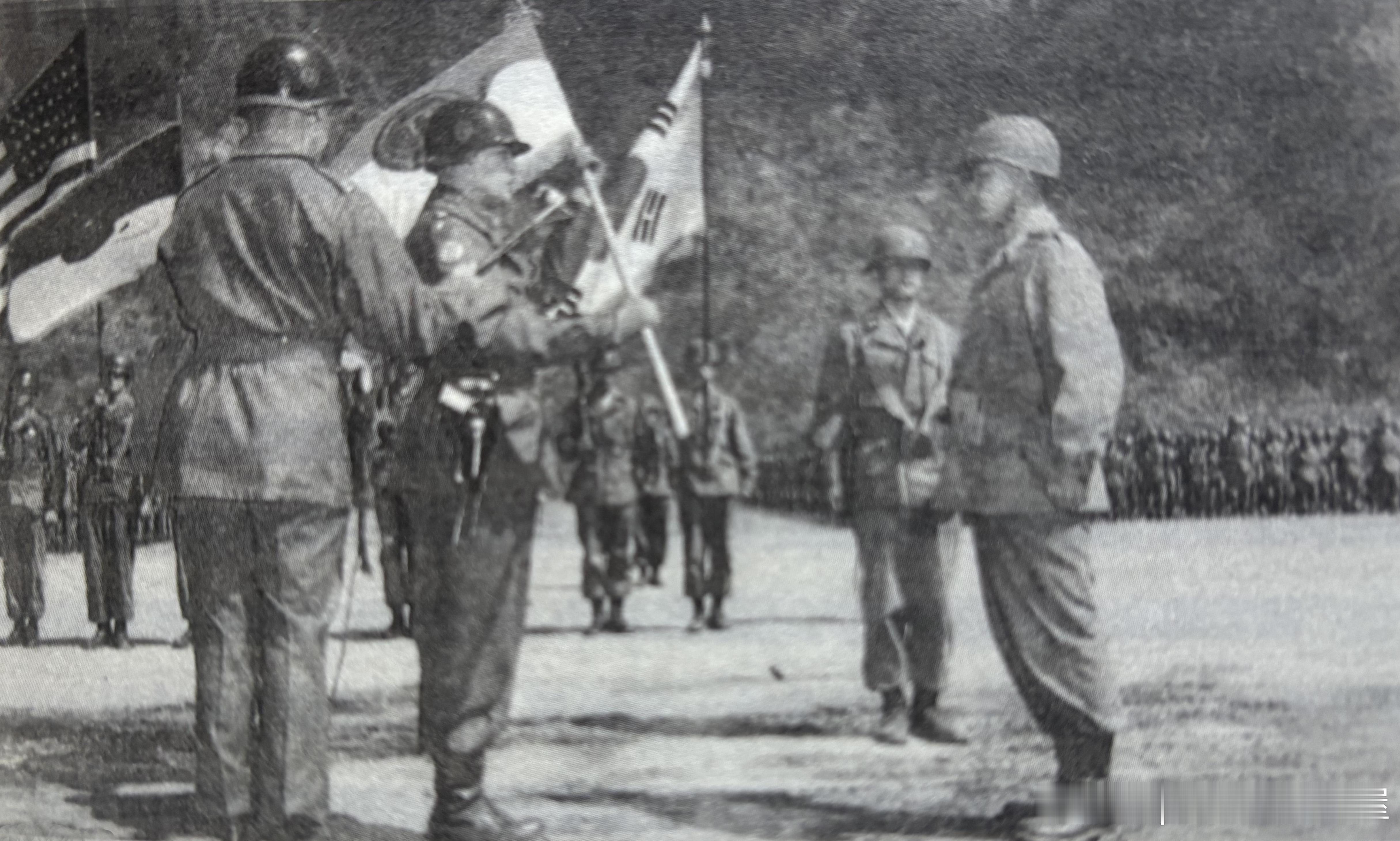 1952年4月5日韩军第2军再次组建，美军第9军军长韦曼少将将韩军第2军军旗交给