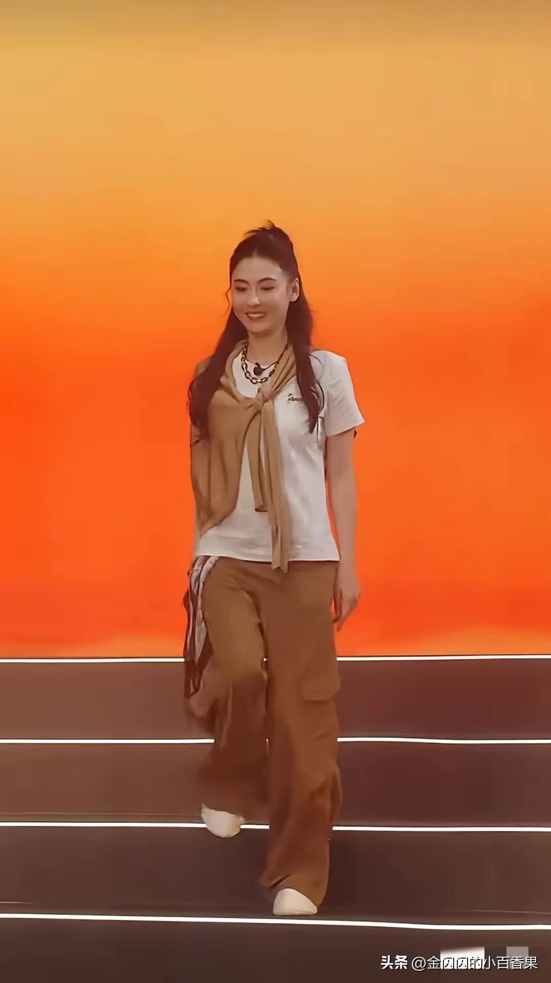 张柏芝杀疯了！霞湖世家这波选对人，直接赢麻。要是不说谁能想到他是三个孩子的妈，说