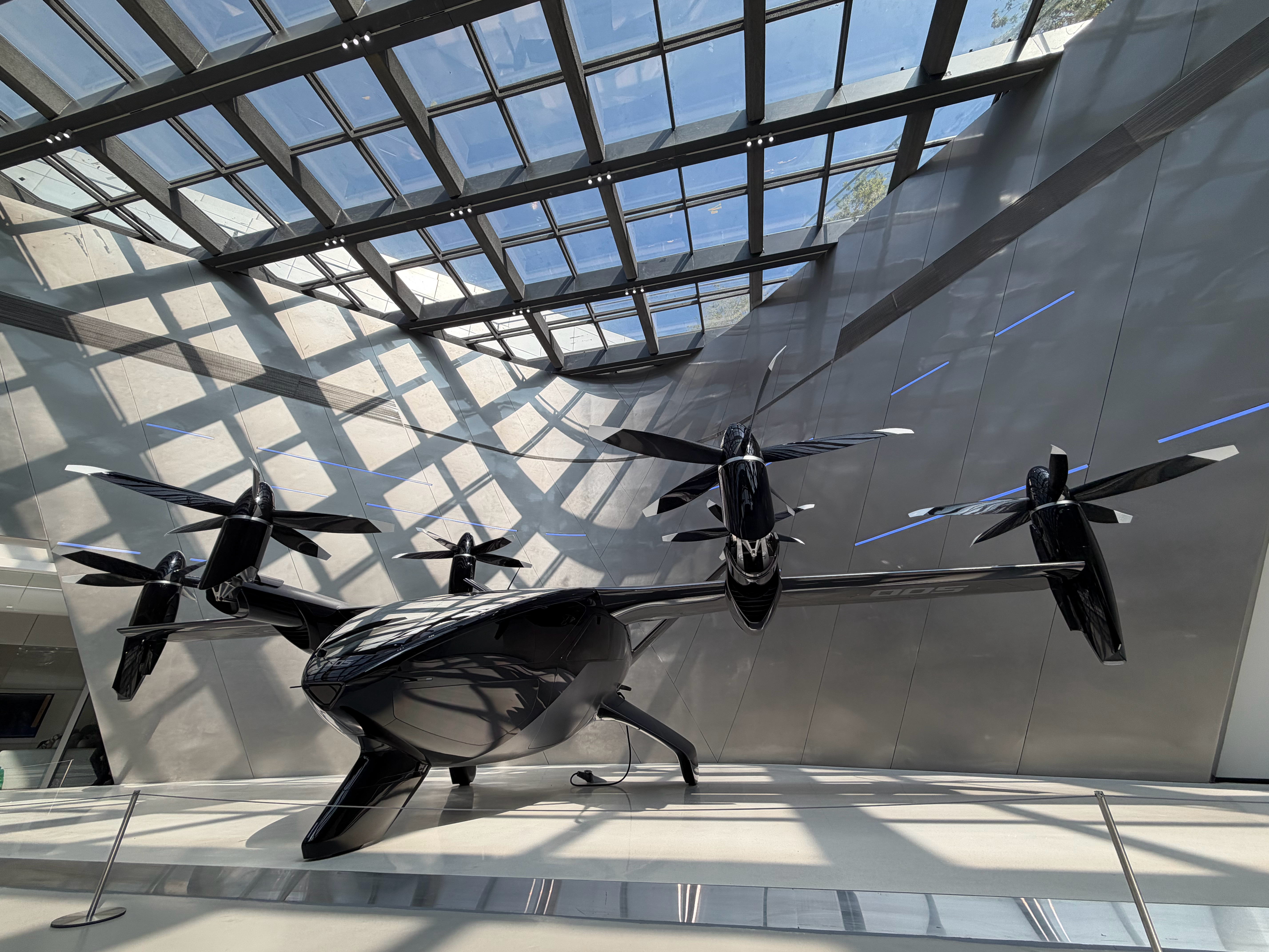 小鹏科技日给大家看一些小鹏汇天A868的细节，真的太帅了！ ​​​