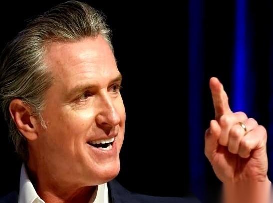 美国加州州长纽森，一句话，直接把华盛顿一帮人干沉默了。
他说：“中国越成功，世界