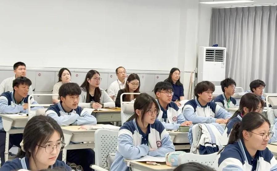 新高一，大部分孩子都会遇到的五个问题！

1、很多孩子可能会感觉理科有些跟不上，