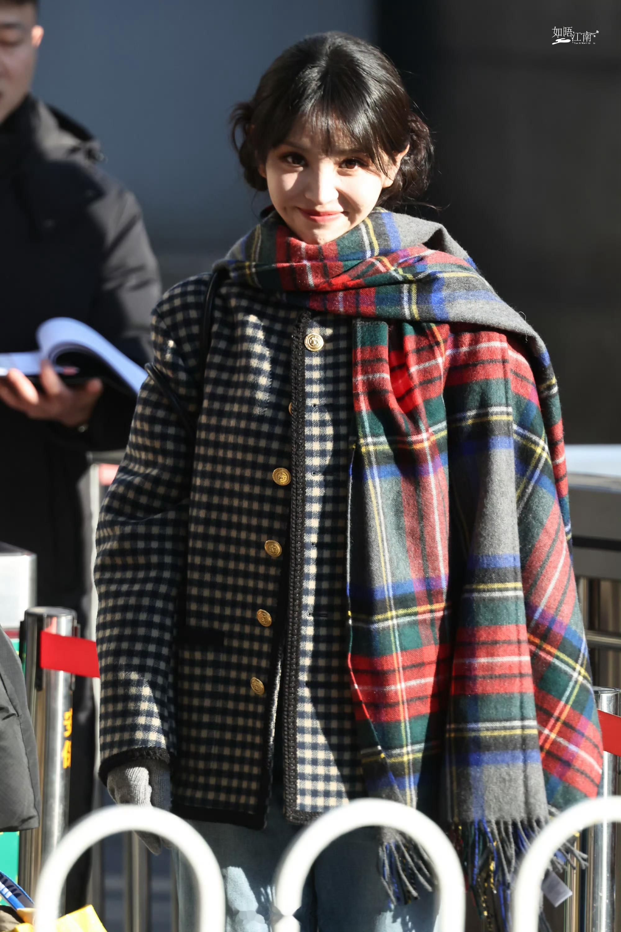 田曦薇太可爱了吧田曦薇小香风盘发造型田曦薇春晚第四次联排路透