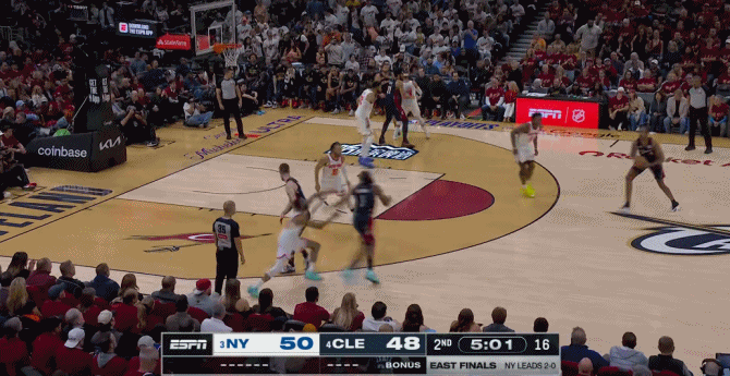 好消息是哈登今天的进攻状态不错，第二节带队追平。NBA