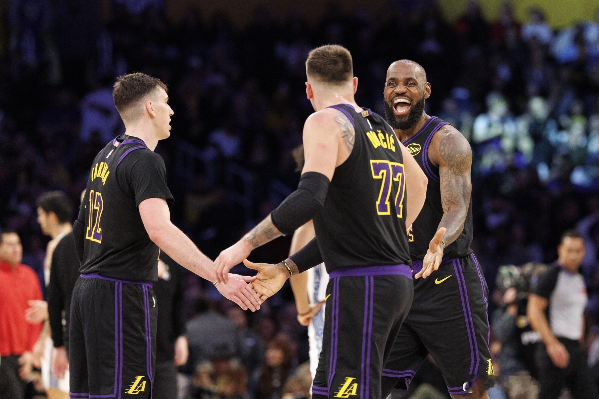 大火收汁！湖人本赛季关键时刻（最后5分钟分差5分以内）12胜0负