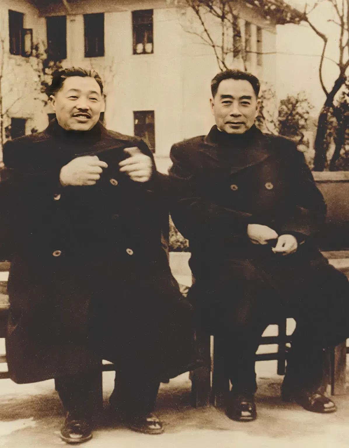 有一次贺龙陪同周总理接见外宾，外宾频频敬酒，周总理一连喝了三杯。外宾继续敬酒，贺