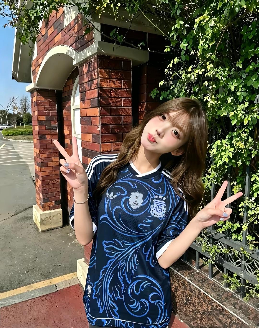 阿根廷球迷看现在的欧冠谁是冠军已经不重要了吧，更多的是享受足球～因为一切都已释然