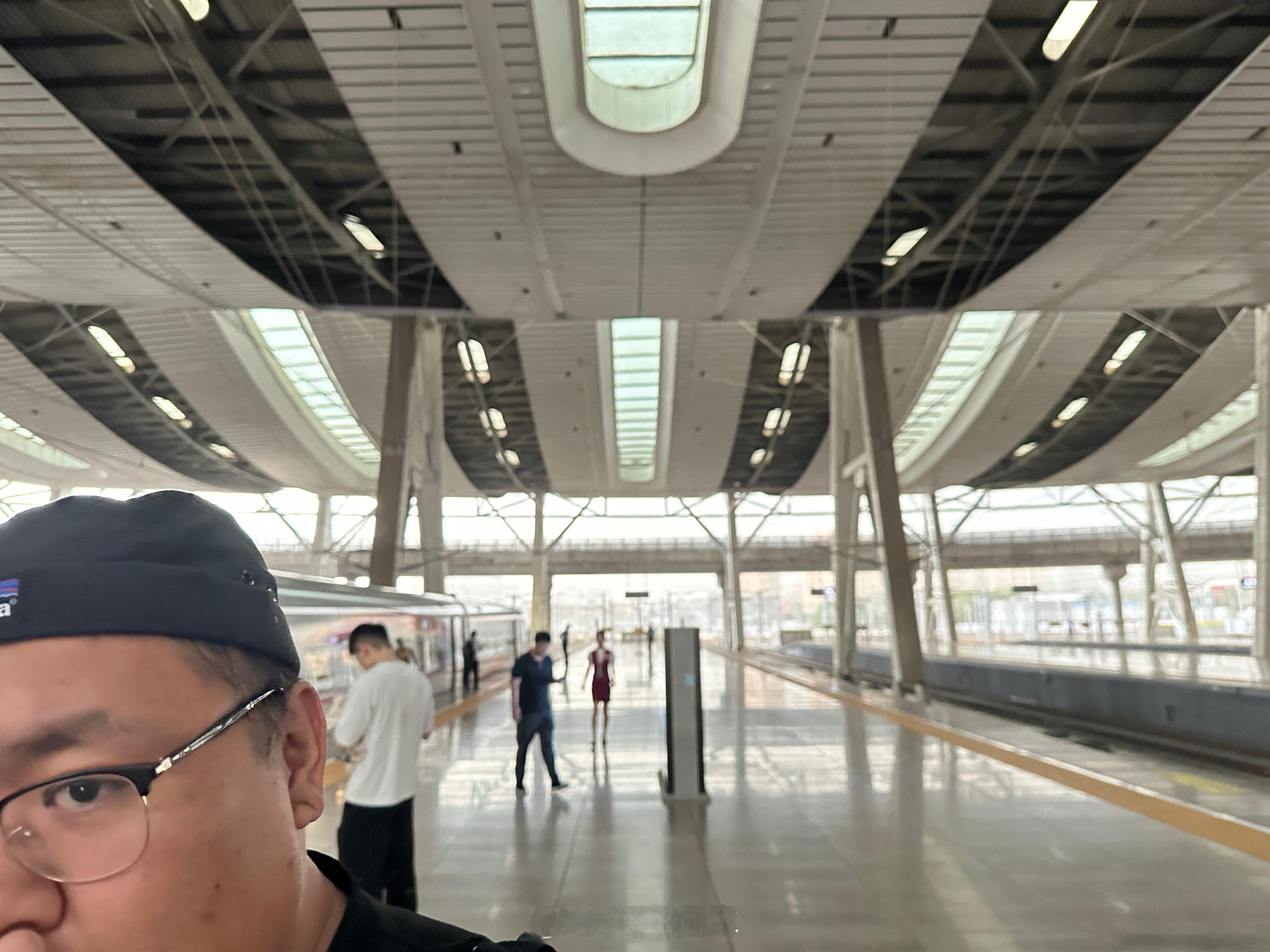听说北京今天雷暴，橙色预警，那我们先逃了 ​​​