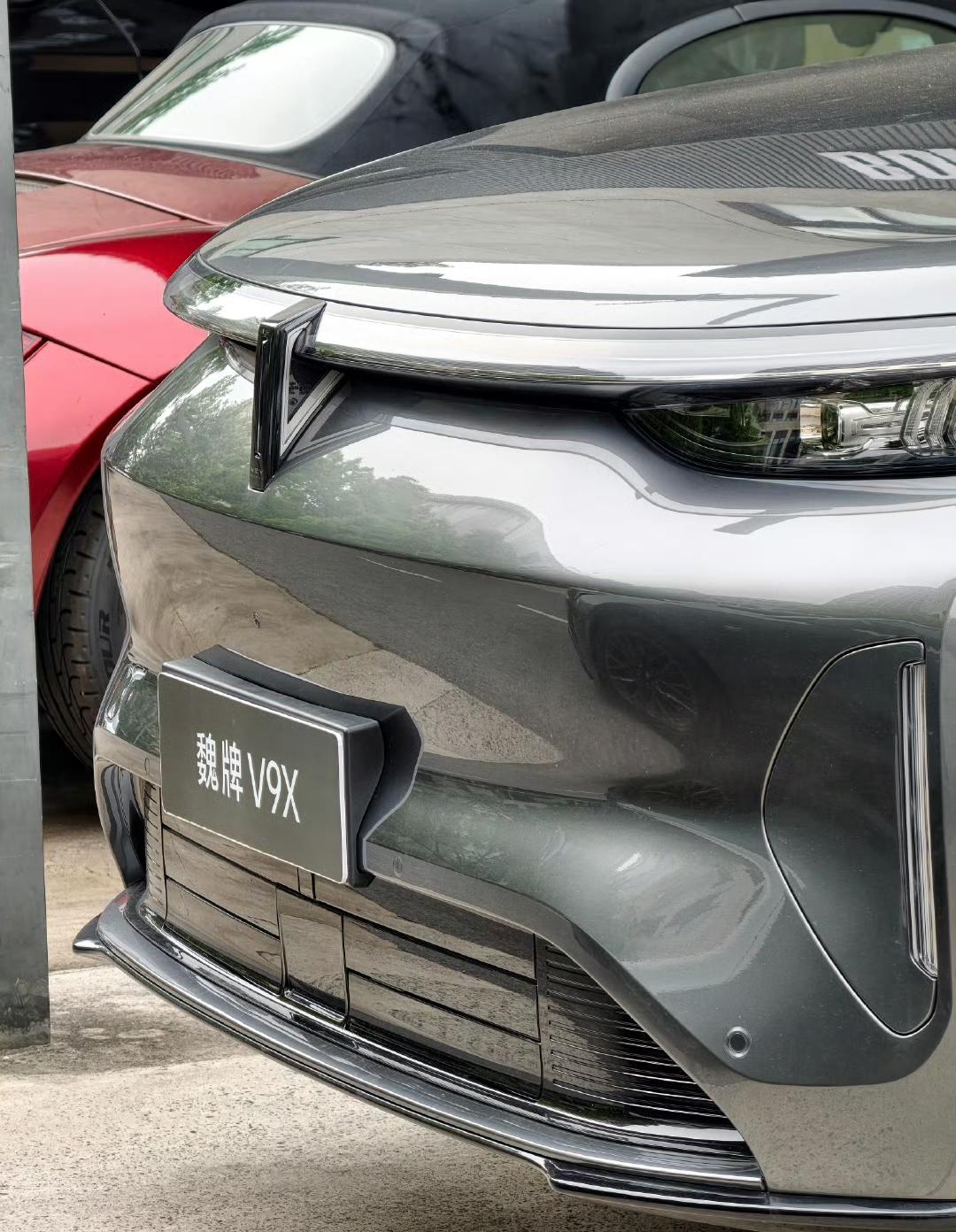 审美是很主观的，就比如魏牌V9X这前脸，有人说大气，有人说很丑，不可能让所有人都