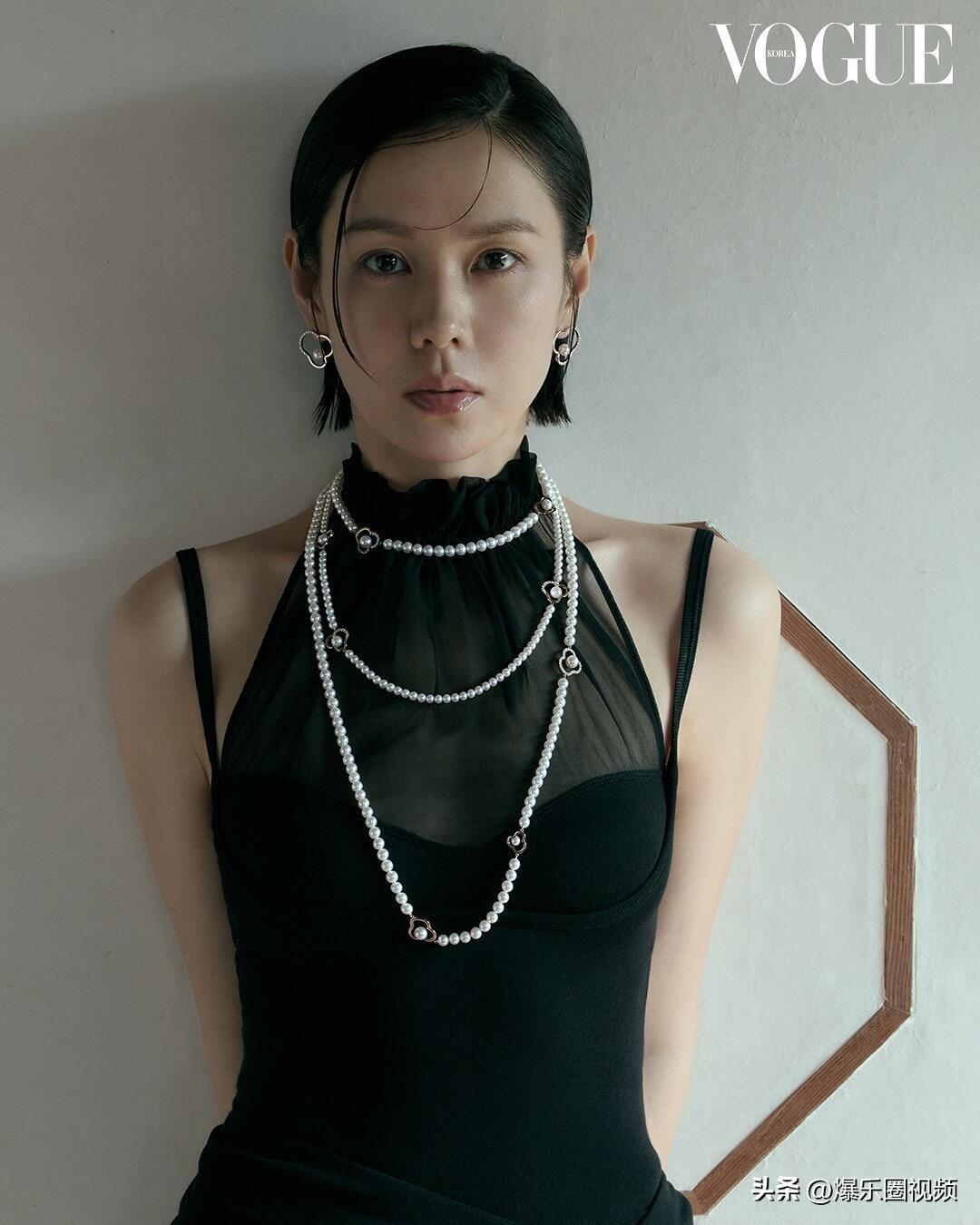 ❤️❤️孙艺珍最新杂志封面，成熟女性从容力量！利落短发打破温柔框架，黑纱与珍珠交