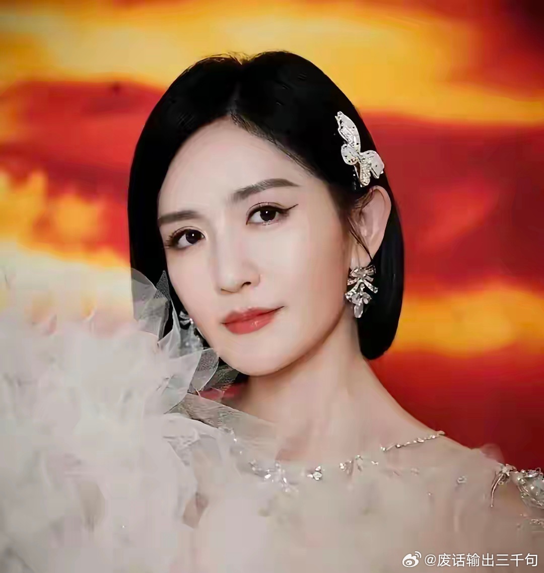 我朋友曾亲眼见过谢娜，他给我说过一件事，听完你就懂什么叫细节见人品。朋友家是做实