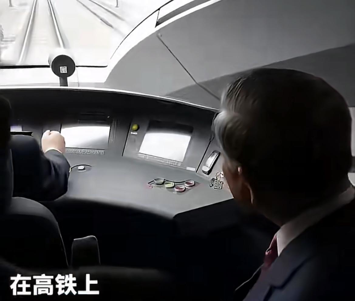 这是大客户来体验，准备订货了吧！
从北京一直坐到南宁，跨越2400公里，这一下连