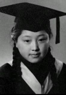 19岁的钱三强考入清华大学物理系，对第一名的女同学很不服气，不料，14年后，竟把