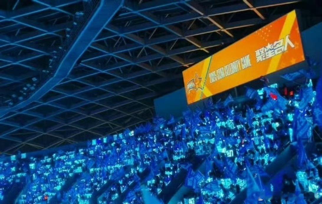 王俊凯、任嘉伦线下应援图🈶️谁是粉丝更长情 ​​​