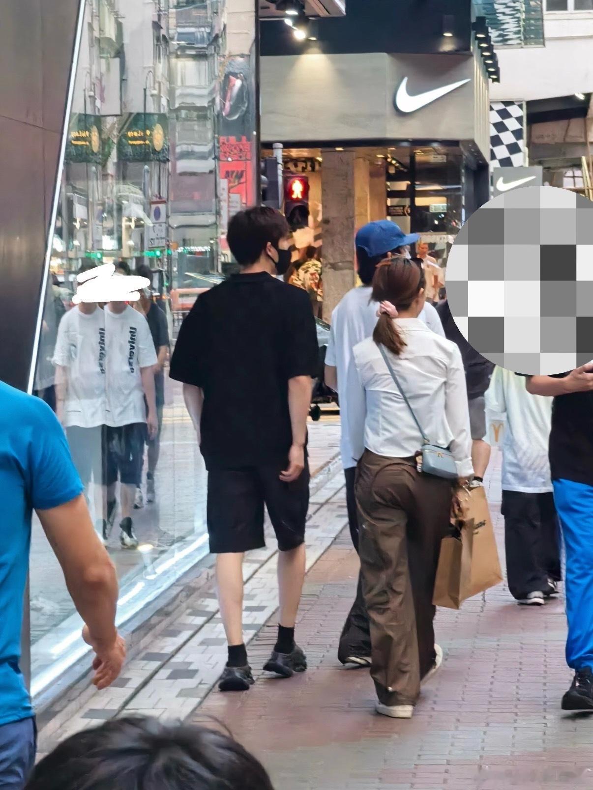全世界都在偶遇中香港偶遇王安宇香港偶遇王安宇逛街