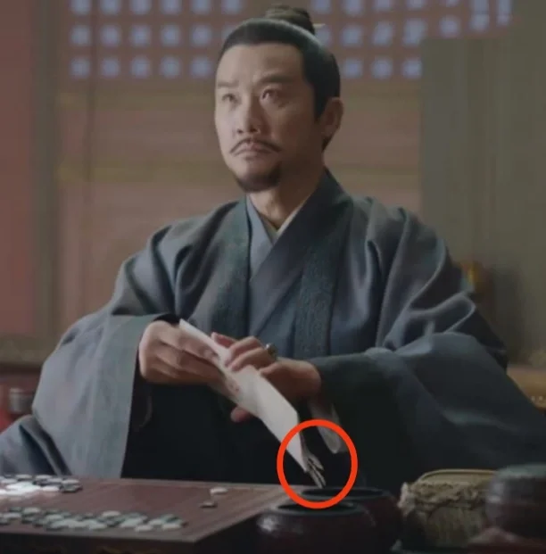 这里多的东西是什么？