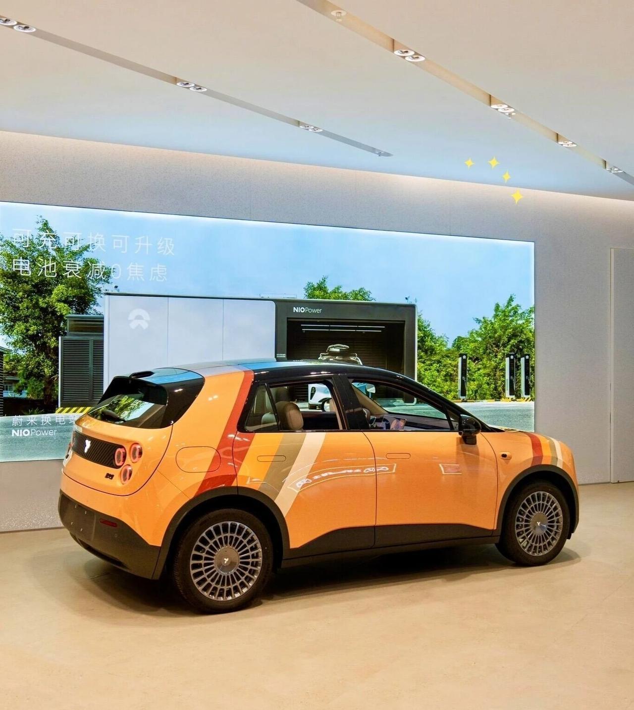 蔚来萤火虫：甭管是颜控党还是务实派，这款小车都值得蹲一波！作为蔚来瞄准入门市场的