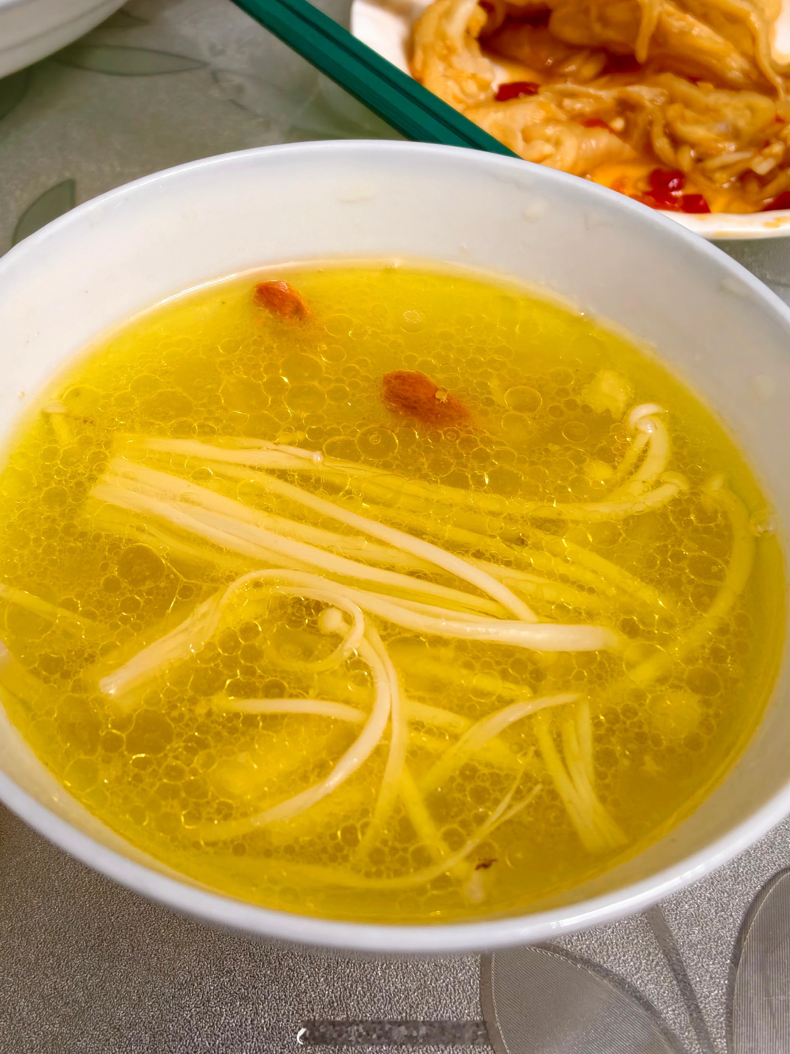 干了这碗鸡汤，车展我能走1w步吧