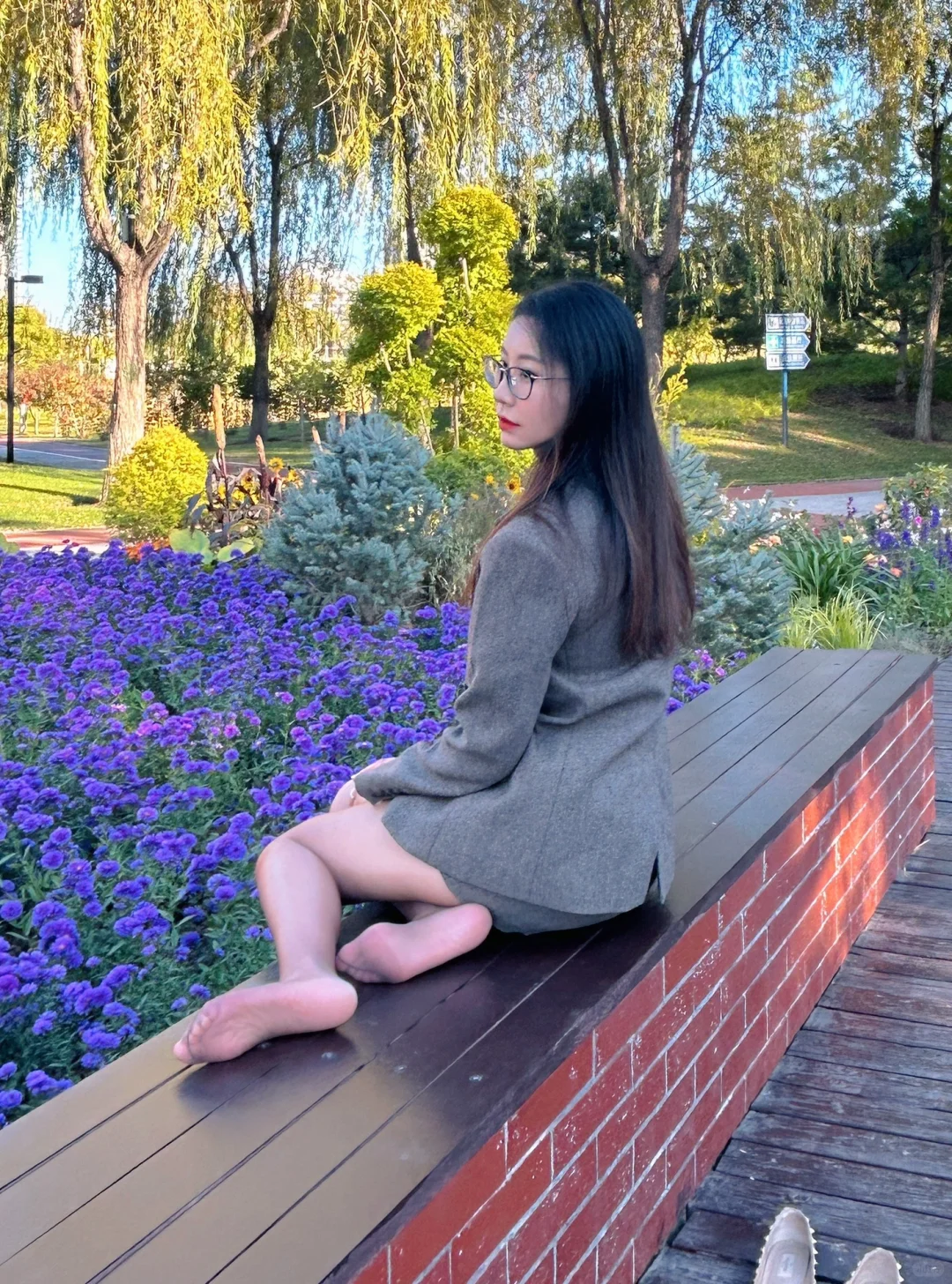 戴眼镜的温柔姐姐 今天跟粉黛子合上影啦