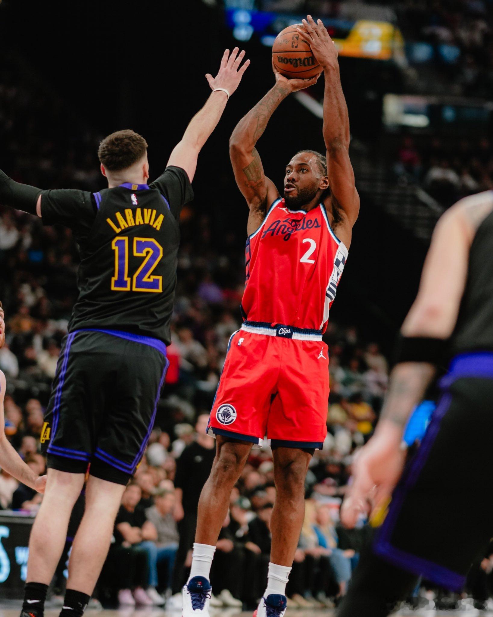 伦纳德谈泰伦-卢曾不相信自己能场均投12记三分：“我跟卢说自己要场均投12个三分