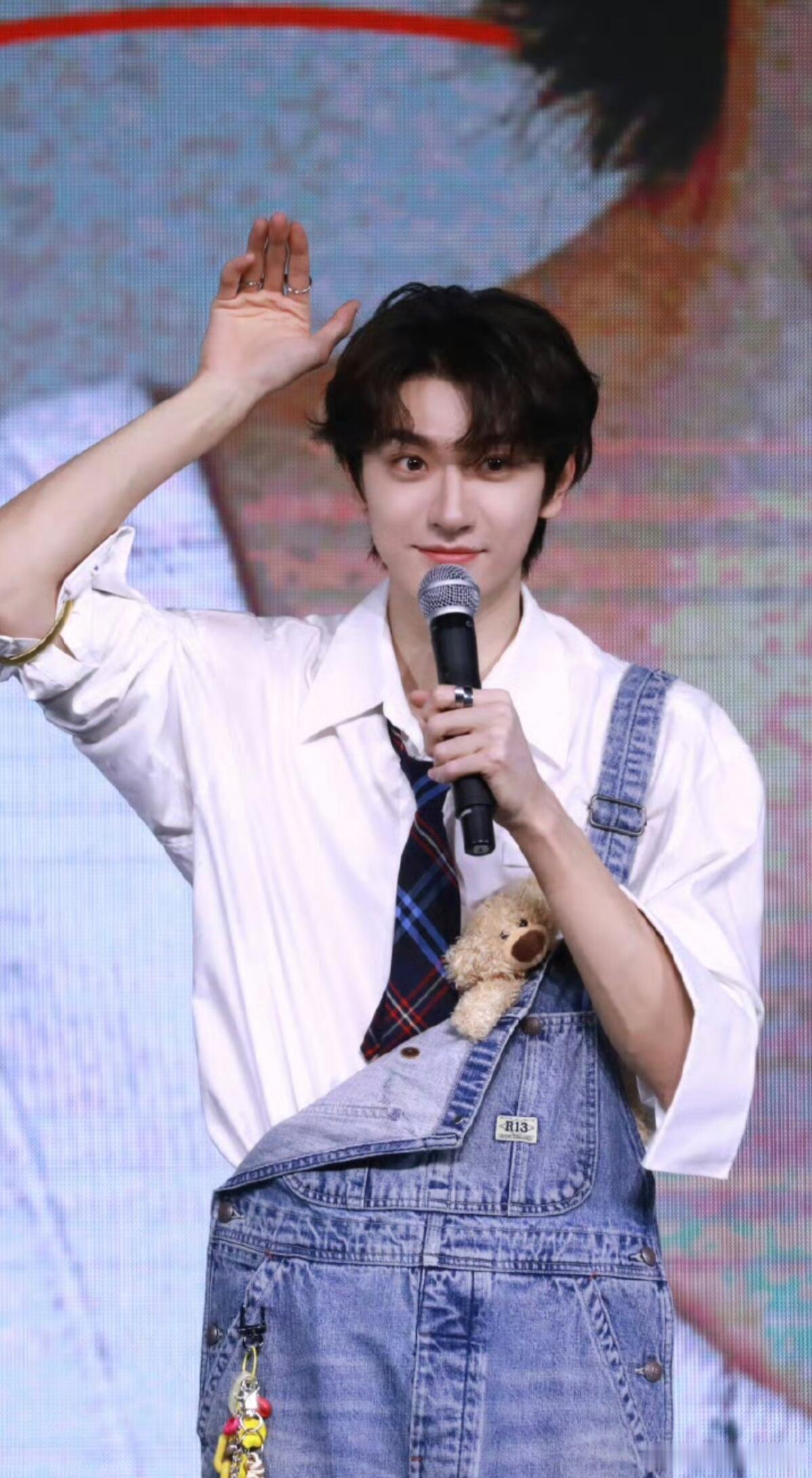 来人把林一的电池抠了 林一的活力真的用不完！舞蹈视频全程高能，满屏的少年感和元气