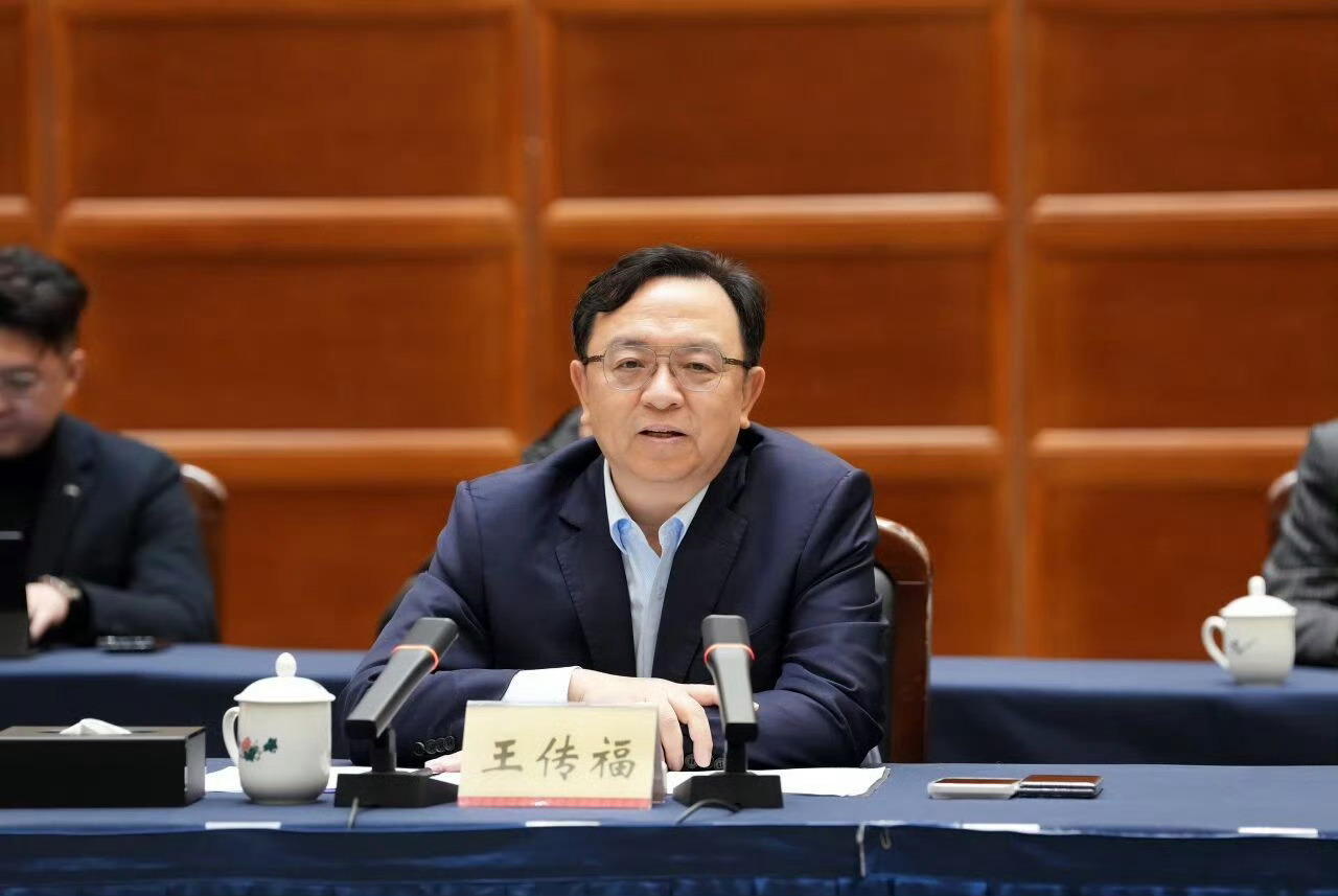 #新能源汽车# 湖南省政府与比亚迪王传福等在长沙举行工作会谈，双方要携手打造具有