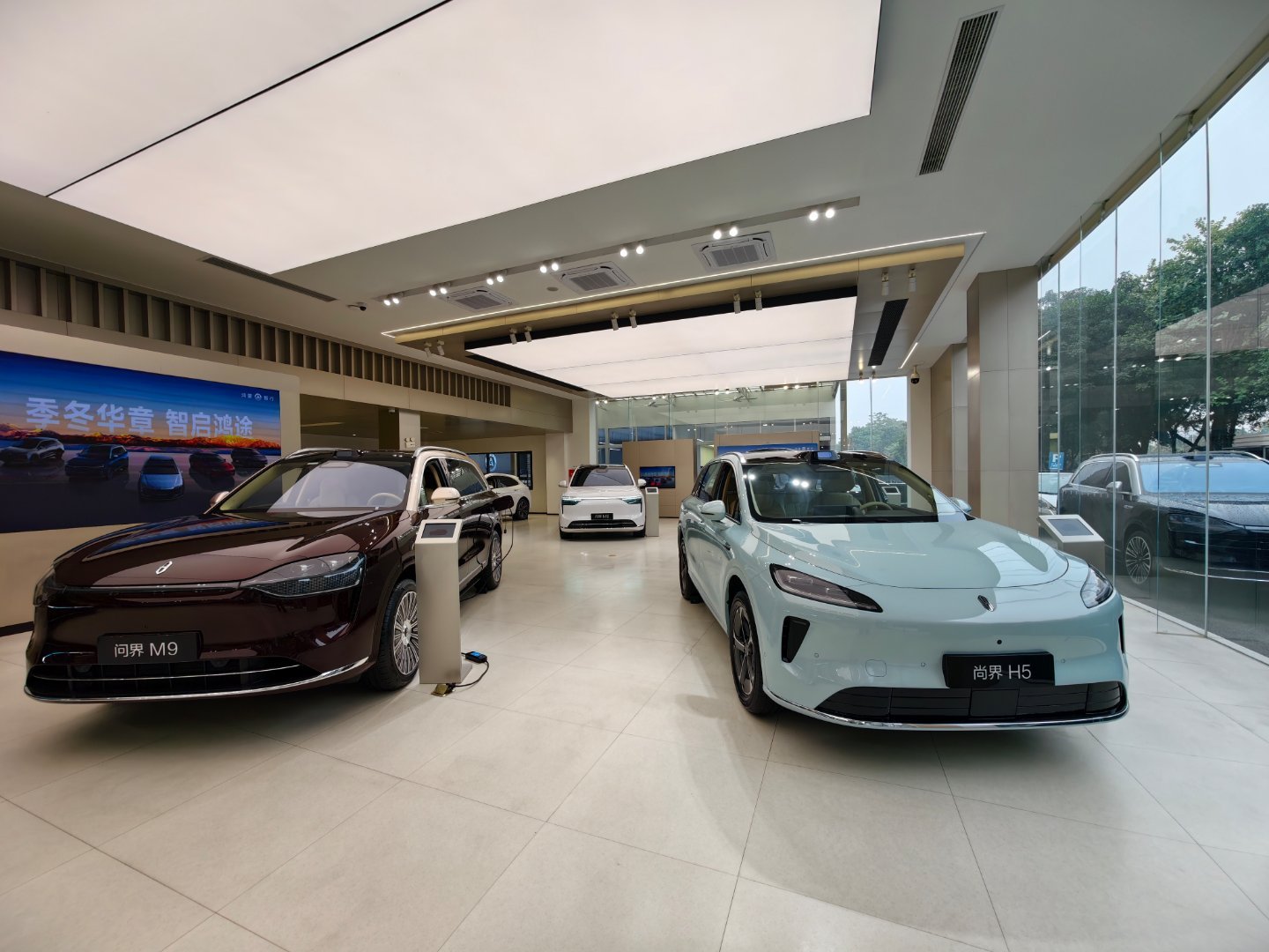 打卡广西车型最全的鸿蒙智行用户中心我的S9冷却液报警了，来补一点顺便逛逛这家最全