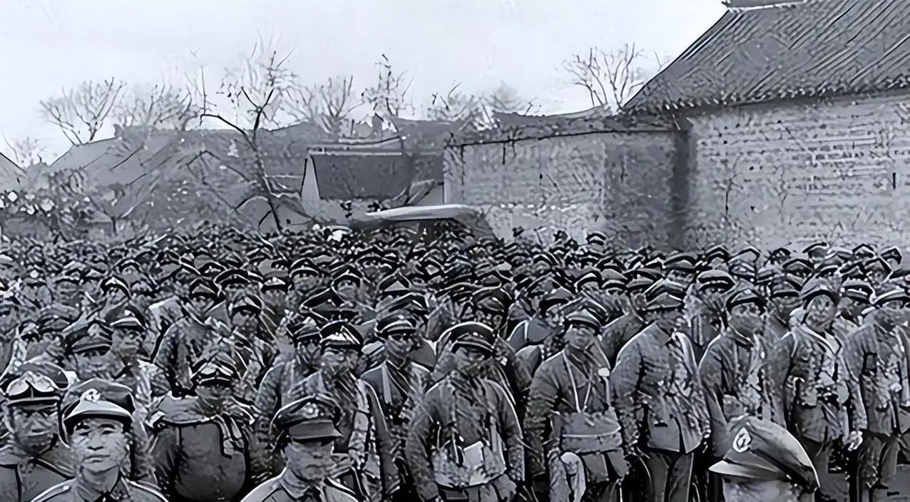 32000人的王牌师，打了三天三夜，师长阵亡，全线崩溃。华野五个纵队会师山顶，以