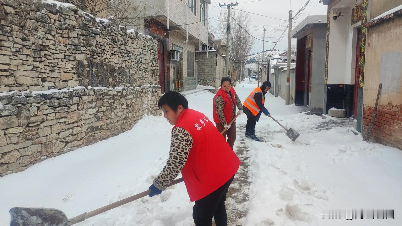 山东迎小雨明夜起降雪局地暴雪2月19日晚间，山东济宁泗水普降大雪，这场春雪厚度足