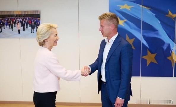 整个欧洲政坛几乎都被惊到了，匈牙利新当选总理毛焦尔・彼得，刚坐稳总理位置，就立马