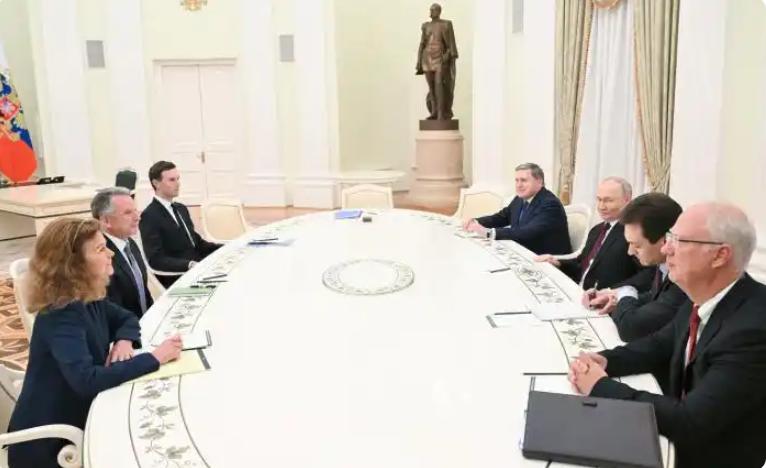 俄乌冲突会谈失败！
 
不久之前，俄罗斯总统助理乌沙科夫亲自向媒体宣布，刚结束的