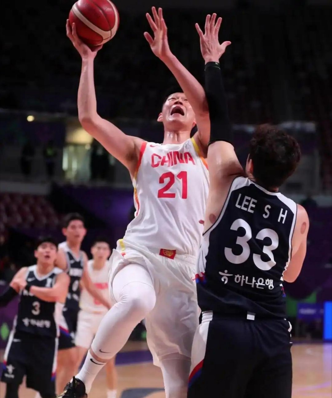 伴随着新西兰裁判的终场哨音，中国男篮再次在世界杯之旅倒在了北京五棵松体育馆！中国