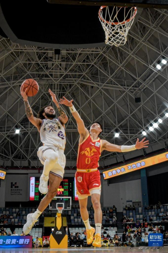 4月19日，CBA常规赛第41轮，浙江广厦对阵北京控股。
四节比分（浙江在前）