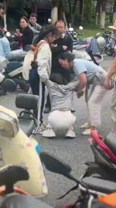 高考惨痛提醒！一分钟之差，留下终身遗憾
江西南昌考场上演揪心乌龙：考生忘带准考证