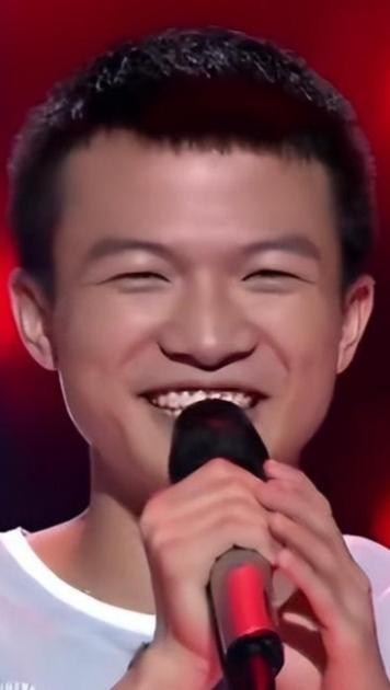 周深，中国内地男歌手，1992年生于湖南邵阳。嗓音独特空灵，音域宽广，擅长多种曲