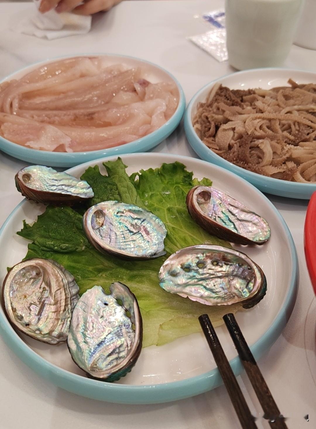 又去铜川市王益区铜川宾馆X妹火锅城吃海鲜了，虽然从印台区政府坐公交车要近十个站，