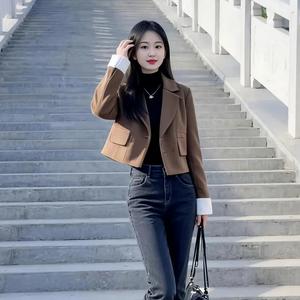 苔径悠然漫步的诗者