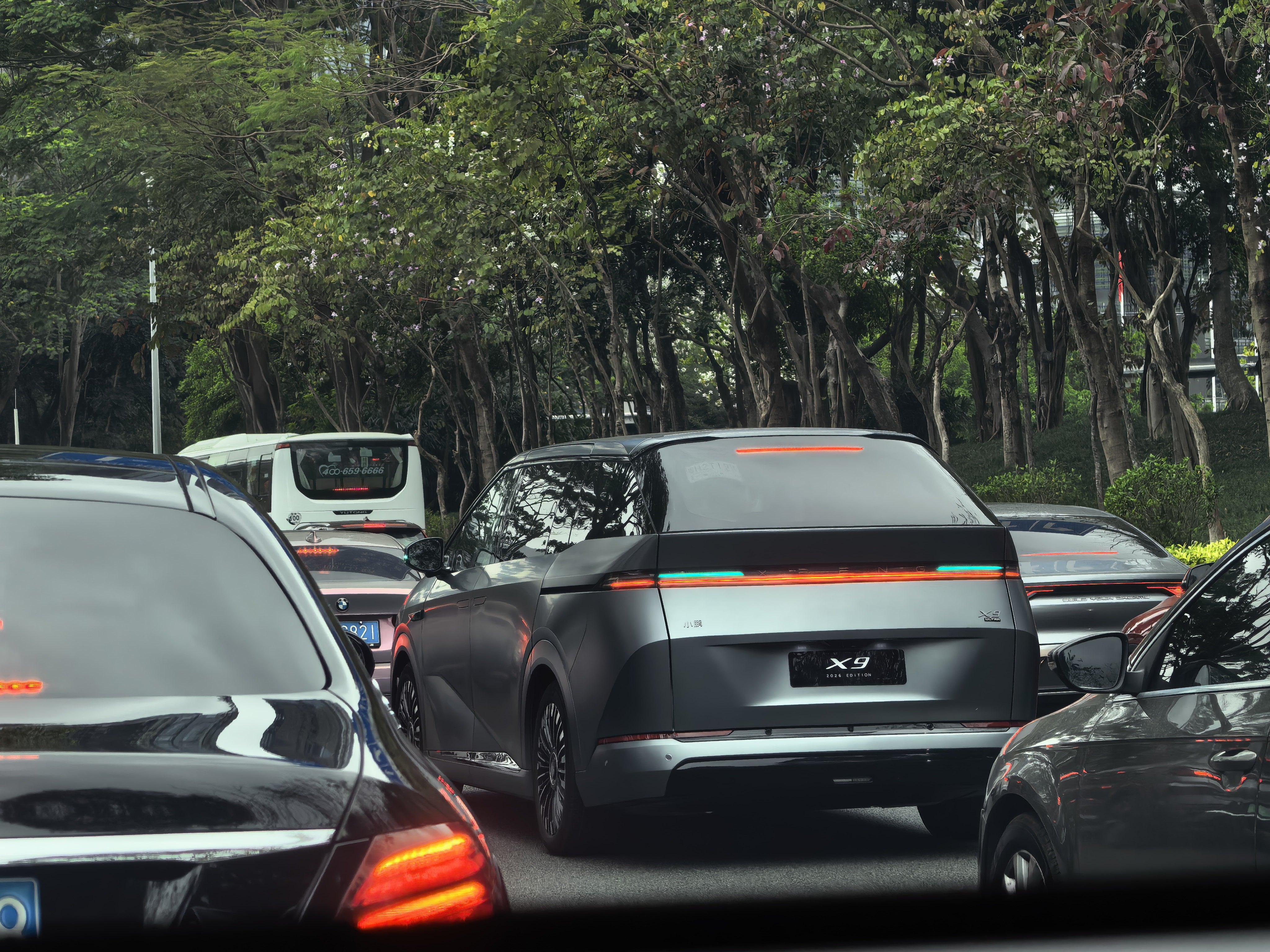 3 月 2日，小鹏第二代VLA 将和 2026 款小鹏 X9 一起发布。早上还偶