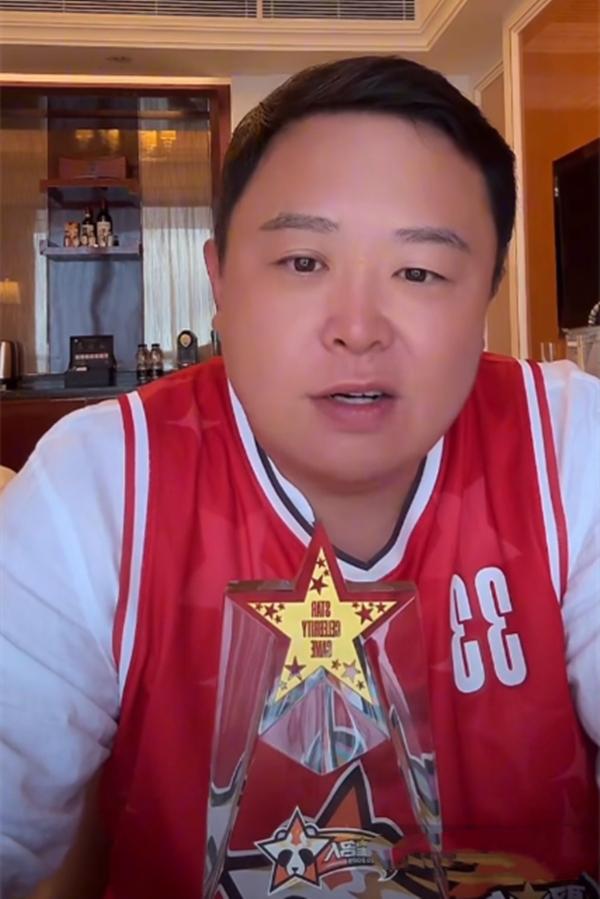 要提前恭喜阎鹤祥了。昨日，阎鹤祥酒店开播，透露了妻子的预产期。阎鹤祥说道：“从十