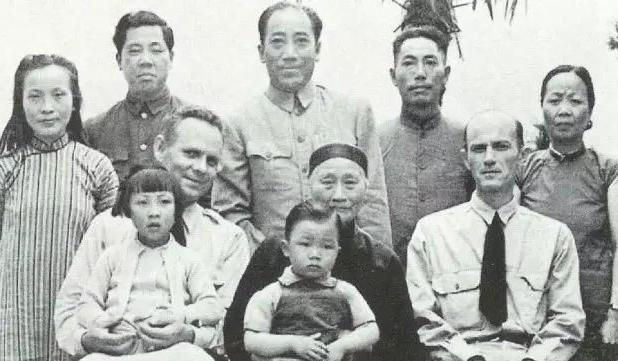 戴藏宜是戴笠的独子，资历虽浅，但仍然29岁成了军统少将。戴笠本打算让儿子娶军统元