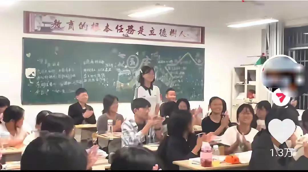 安庆市望江县某初中有一个叫廖诗琪的神奇小孩，年级月考时七科成绩全部年级第一，即语